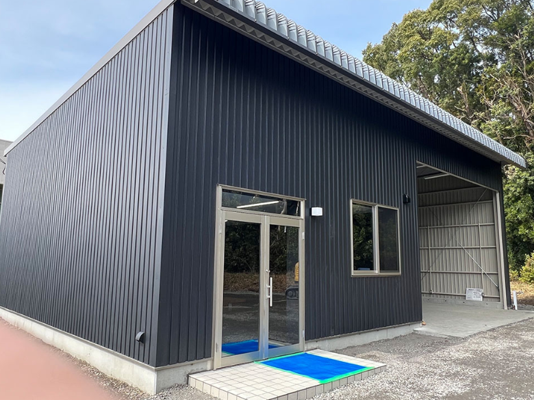 自動車整備工場兼事務所